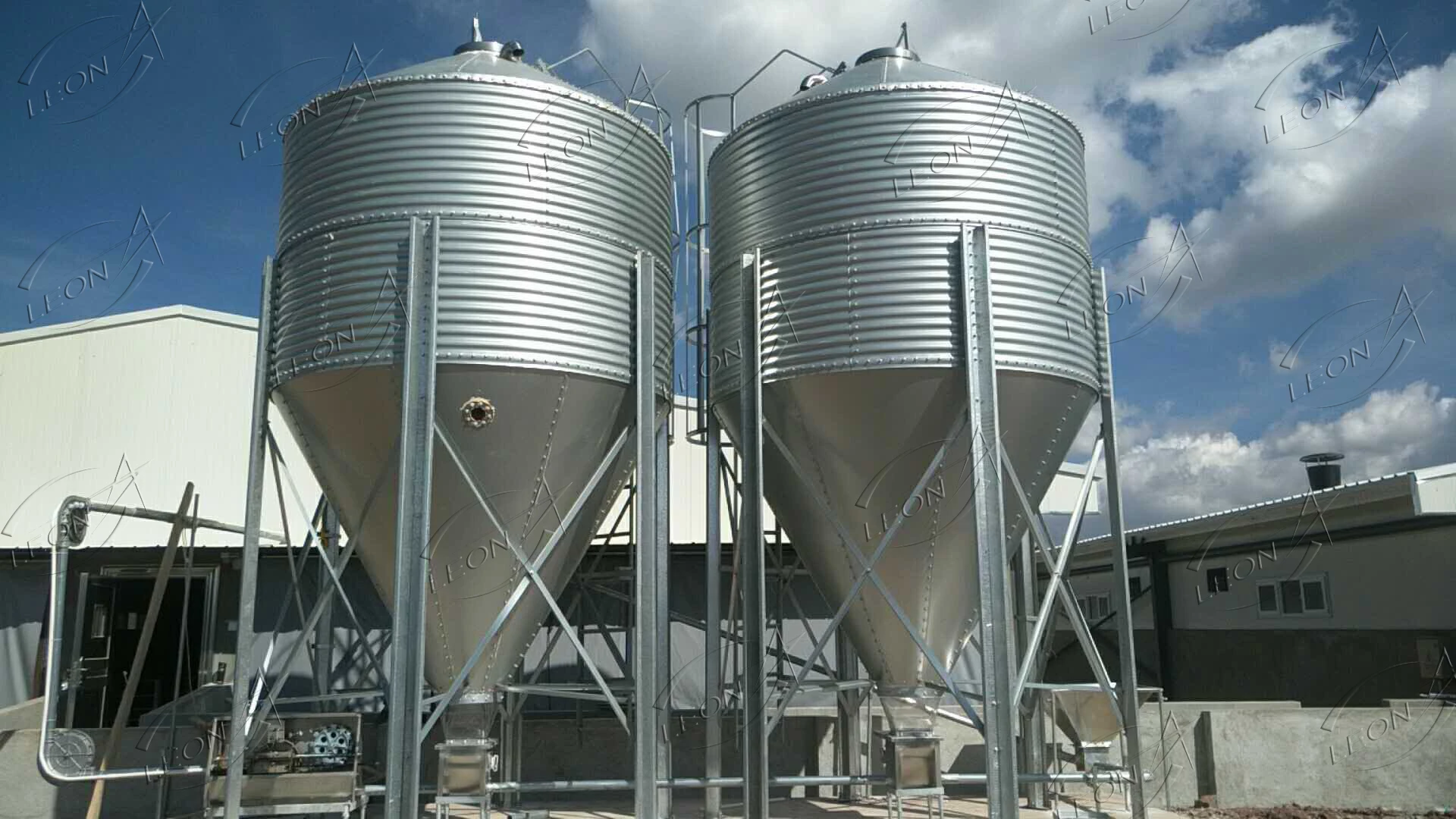 11 tons feed silo